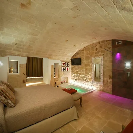 Suite 31-2