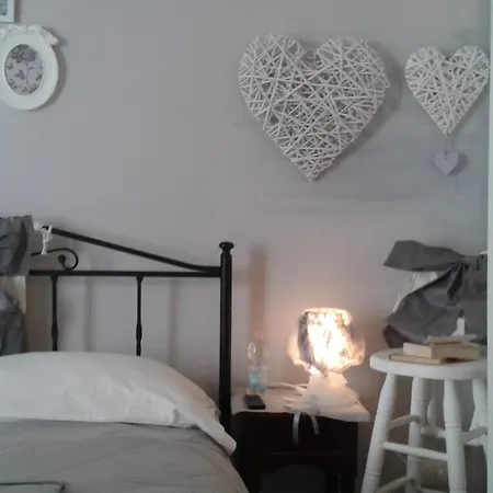Anna'S Rose Holiday Home-3